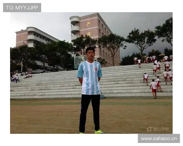 唐佳豪出场秒变“大佬”，穿着居然比我老板还讲究？！