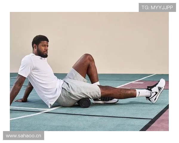 保罗·乔治居然离开高级餐厅直接打包，那架势比咱们点外卖还真气派！