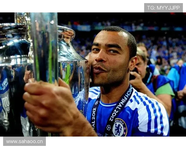 阿什利·科尔与埃弗拉在边后卫位置下形成防守推进偏向差异