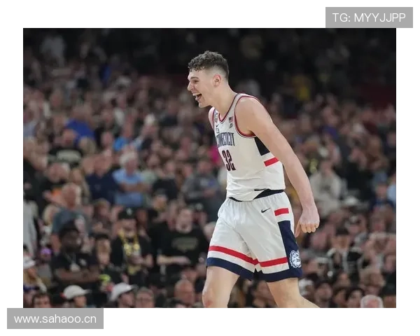 奥斯卡·罗伯特森突破和组织能力优于乔丹，提升球队整体进攻效率