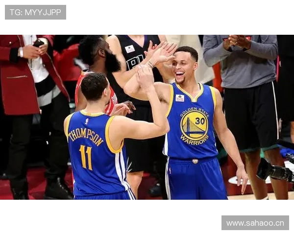 无球跑位制造空间，伯德比库里更擅中距离